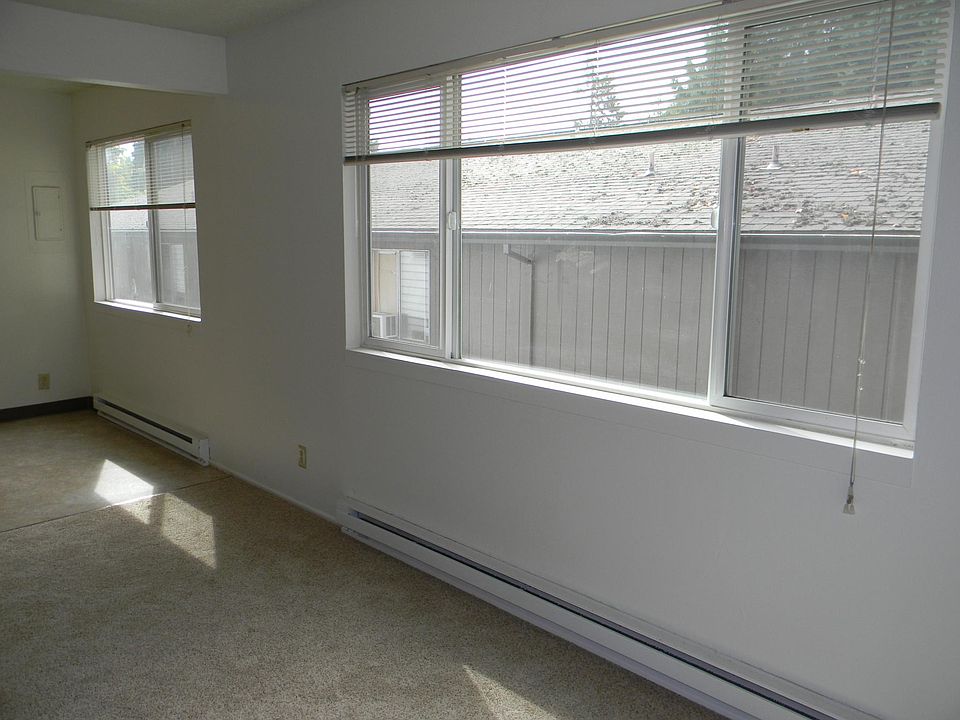 2nd image of 4107 SE Gladstone St APT 8