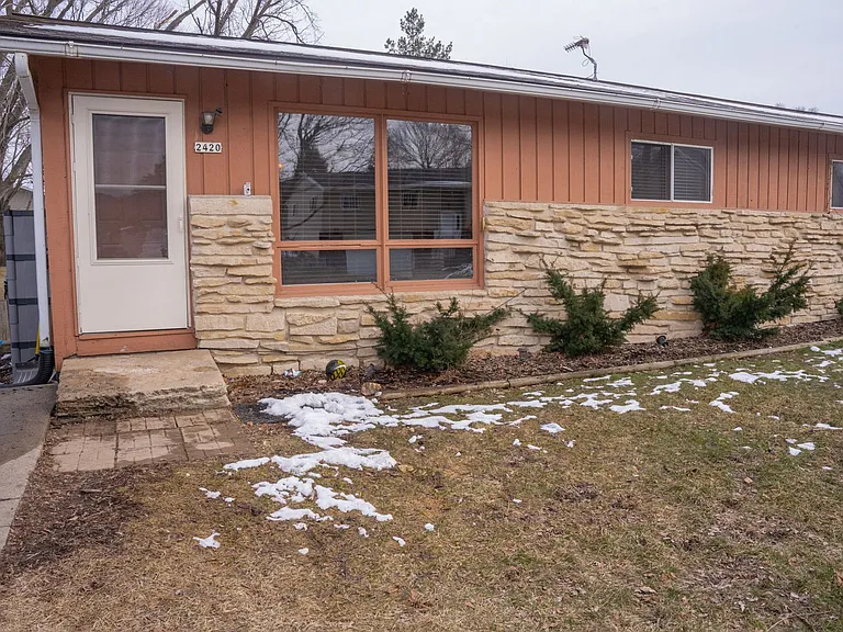 2410 Valley St — Photo 1
