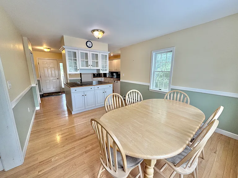 152 Pond Shore Way — Photo 4