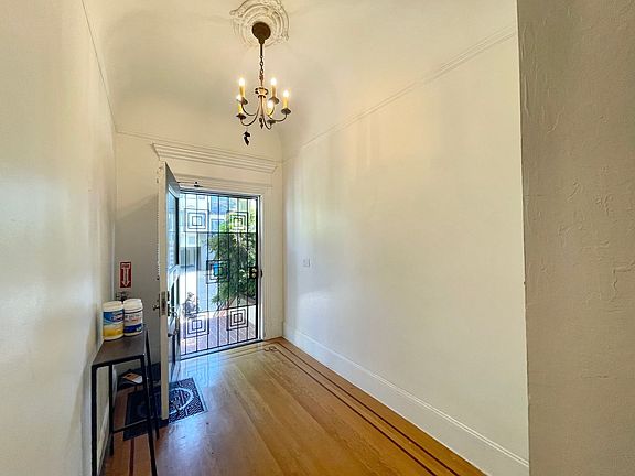 4th image of 1912 Green St #2