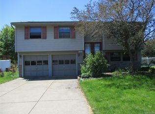 2089 Buttermilk Ln, Lake View, NY 14085