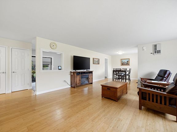 3rd image of 267 Mata Rd