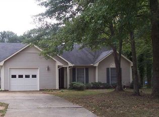 2 Roundleaf Ct, Simpsonville, SC 29680