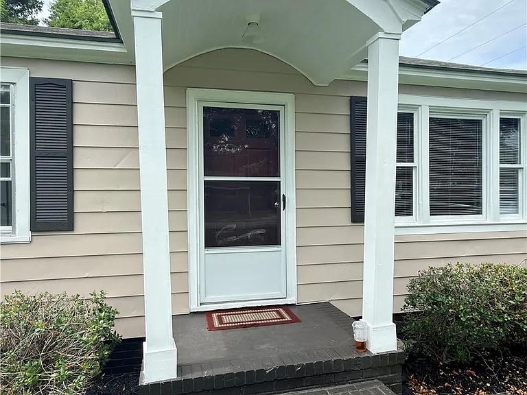 200 Roxie Ave — Photo 2