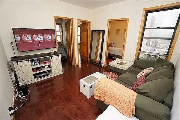 Rented by Universal Realty Group | media 1