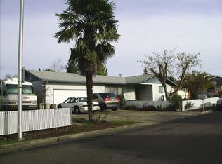 3044 W Lorraine Ave, Roseburg, OR 97471