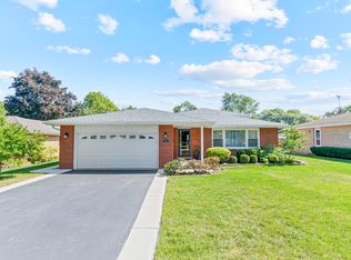 909 S We Go Trl, Mount Prospect, IL 60056