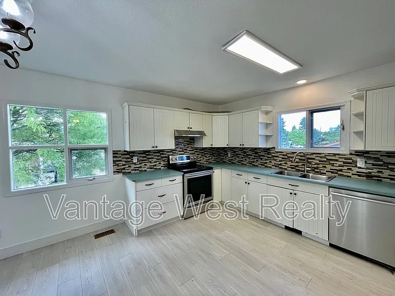 240A Wallace Rd — Photo 3