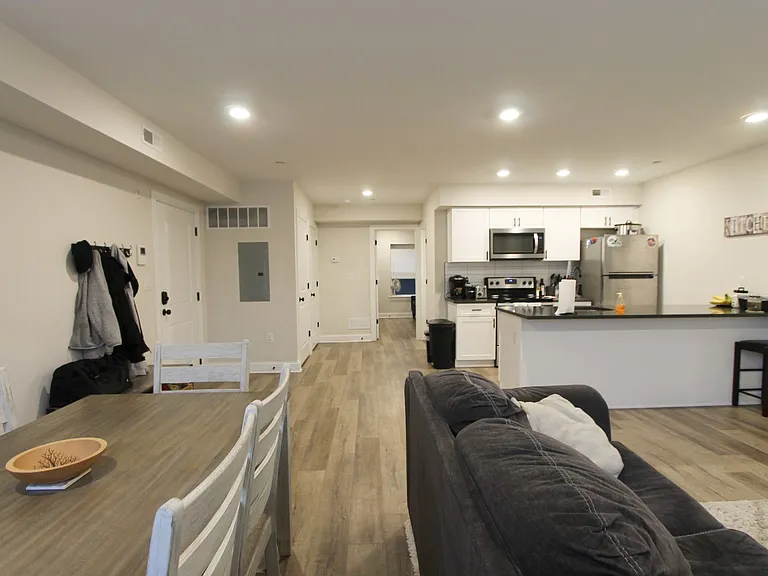 492 Roxborough Ave — Photo 42
