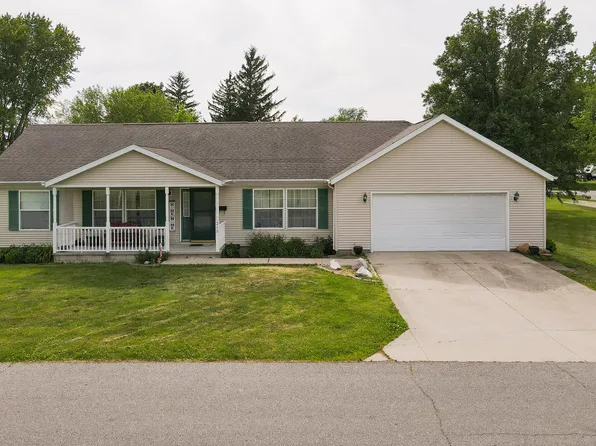 210 N 6th St, Kentland, IN 47951