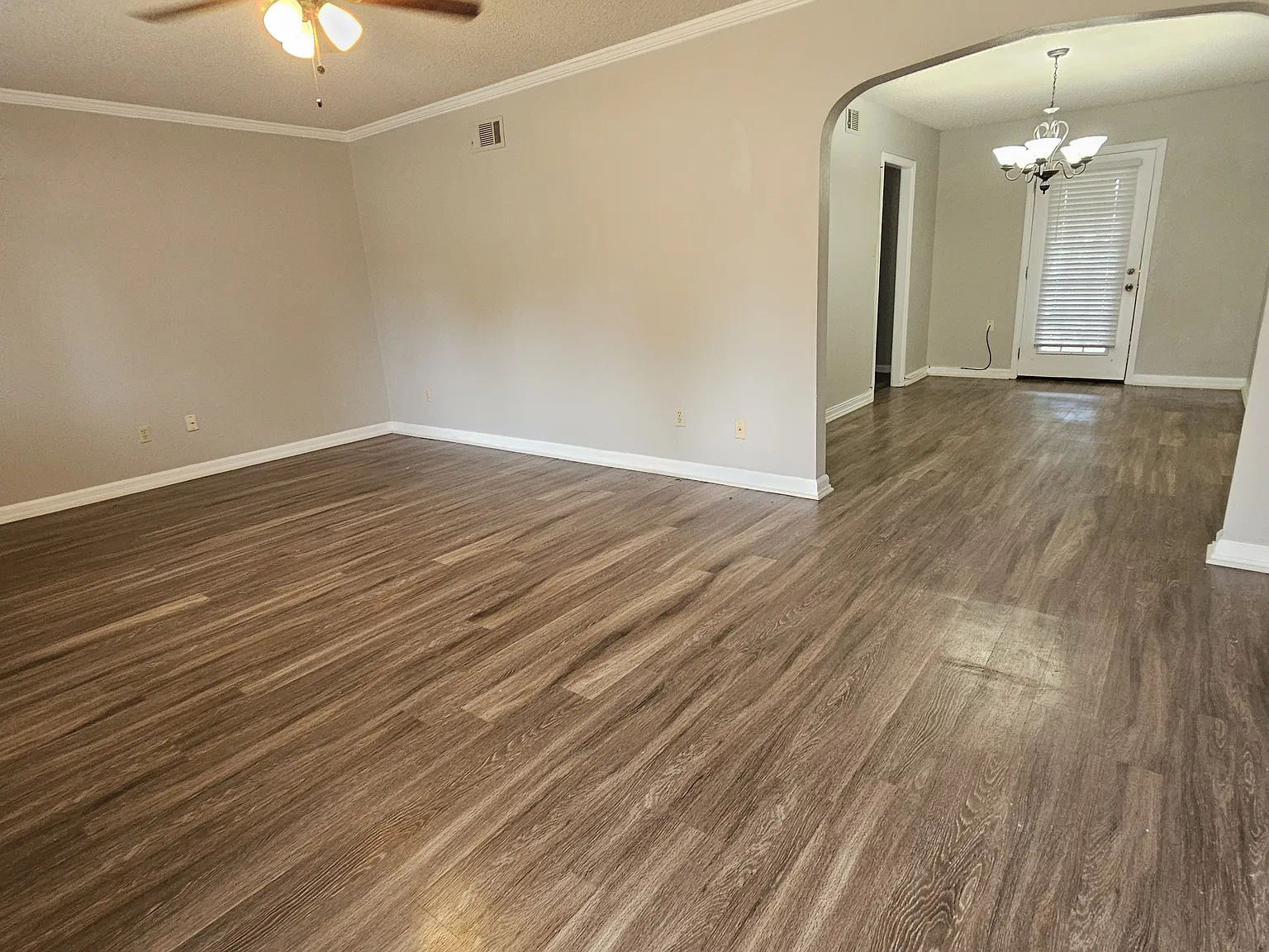 3 bed, 1435 sqft, $1,800 — Photo 2