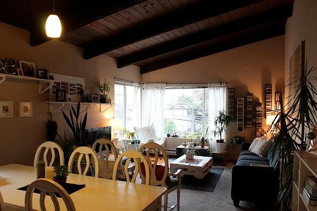 large living area with vaulted ceiling