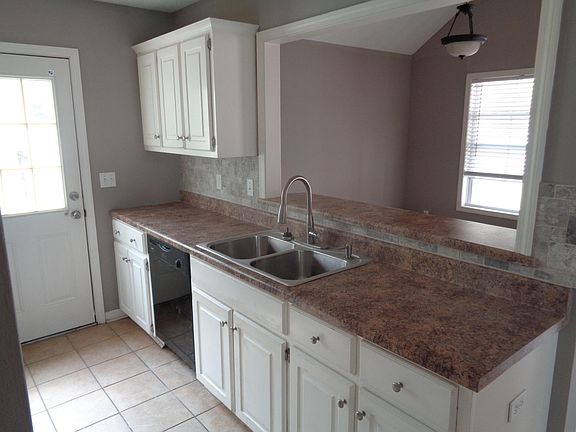 4th image of 313 County Road 1094