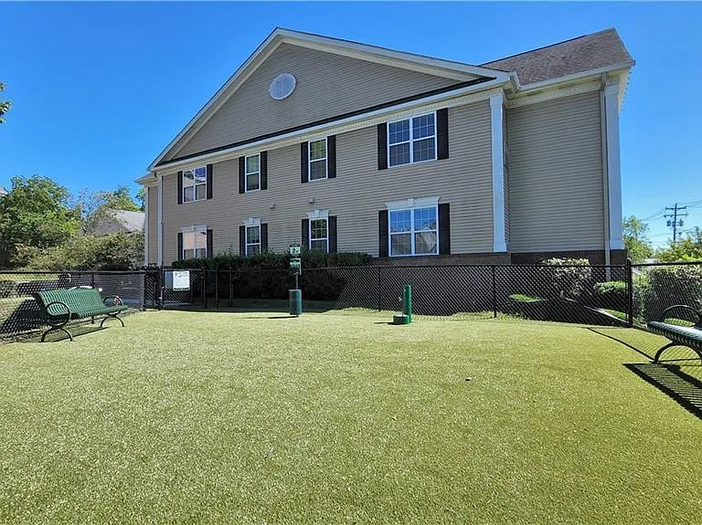 106 Canter Ct — Photo 13
