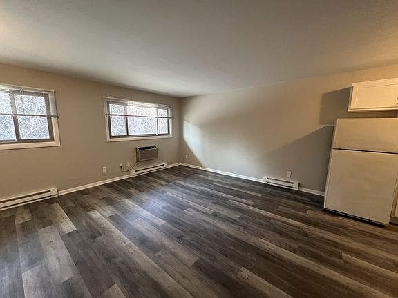 3rd image of 1645 Highland Dr #6