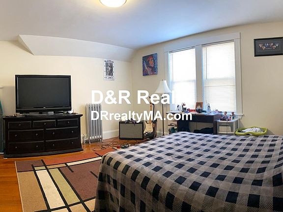 3rd image of 334 Alewife Brook Pkwy #3