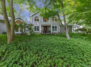 29 Farm Rd, Saint James, NY 11780