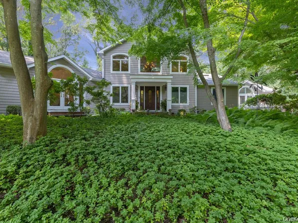 29 Farm Road, Head Of The Harbor, NY 11780