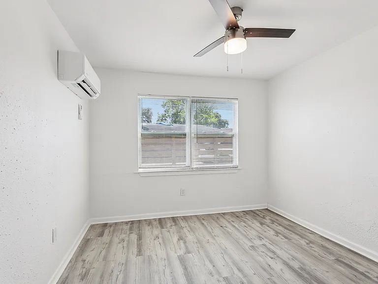 938 Brown Ave — Photo 9