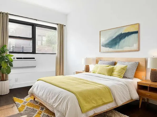 207 East 37th Street image 2 of 10