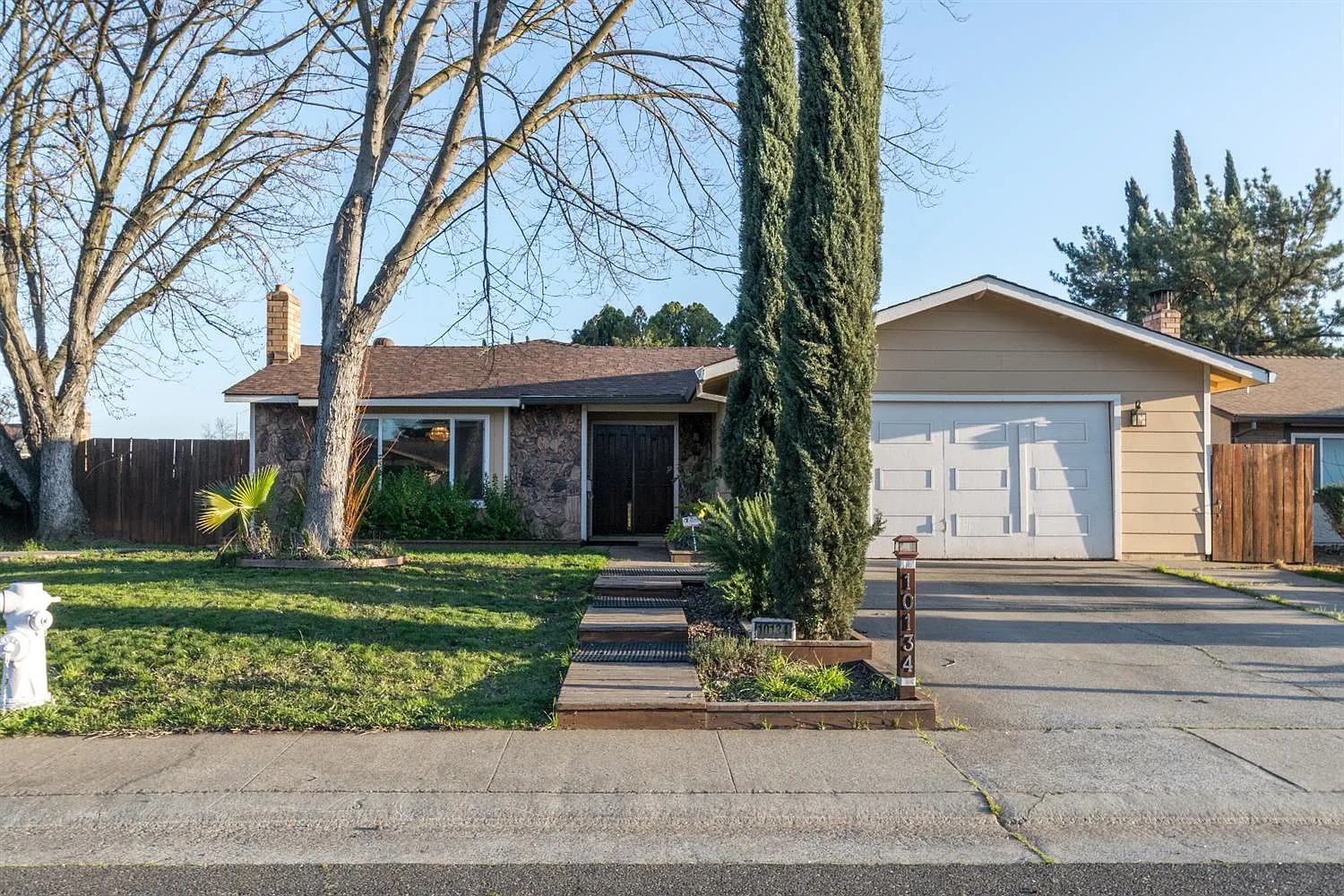 10134 Country Way photo 1