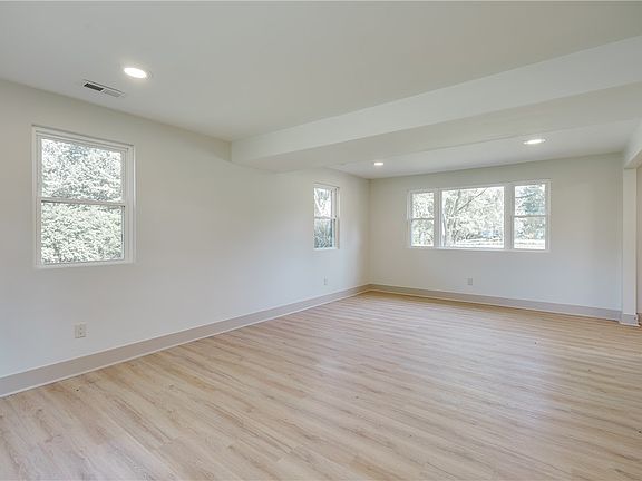5th image of 222 E Social Row Rd