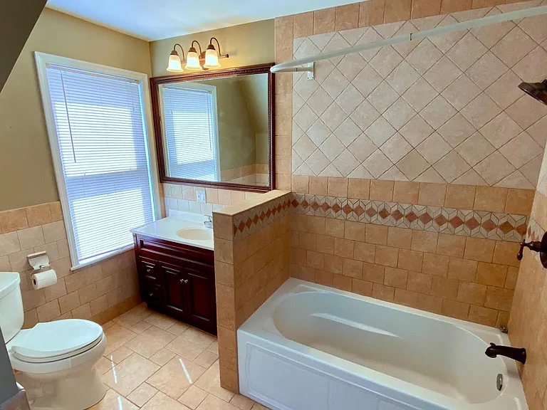 Beautiful tiled full bathroom on main level.