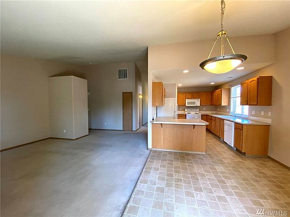 4th image of 8226 186th Street Ct E