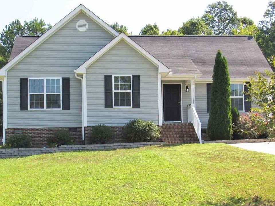 1st image of 120 Carriage Hill Dr