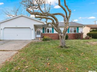 1909 Scarbrough Rd, Springfield, IL 62702