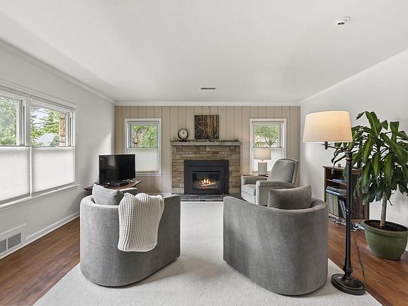 5th image of 285 Beverly Pl