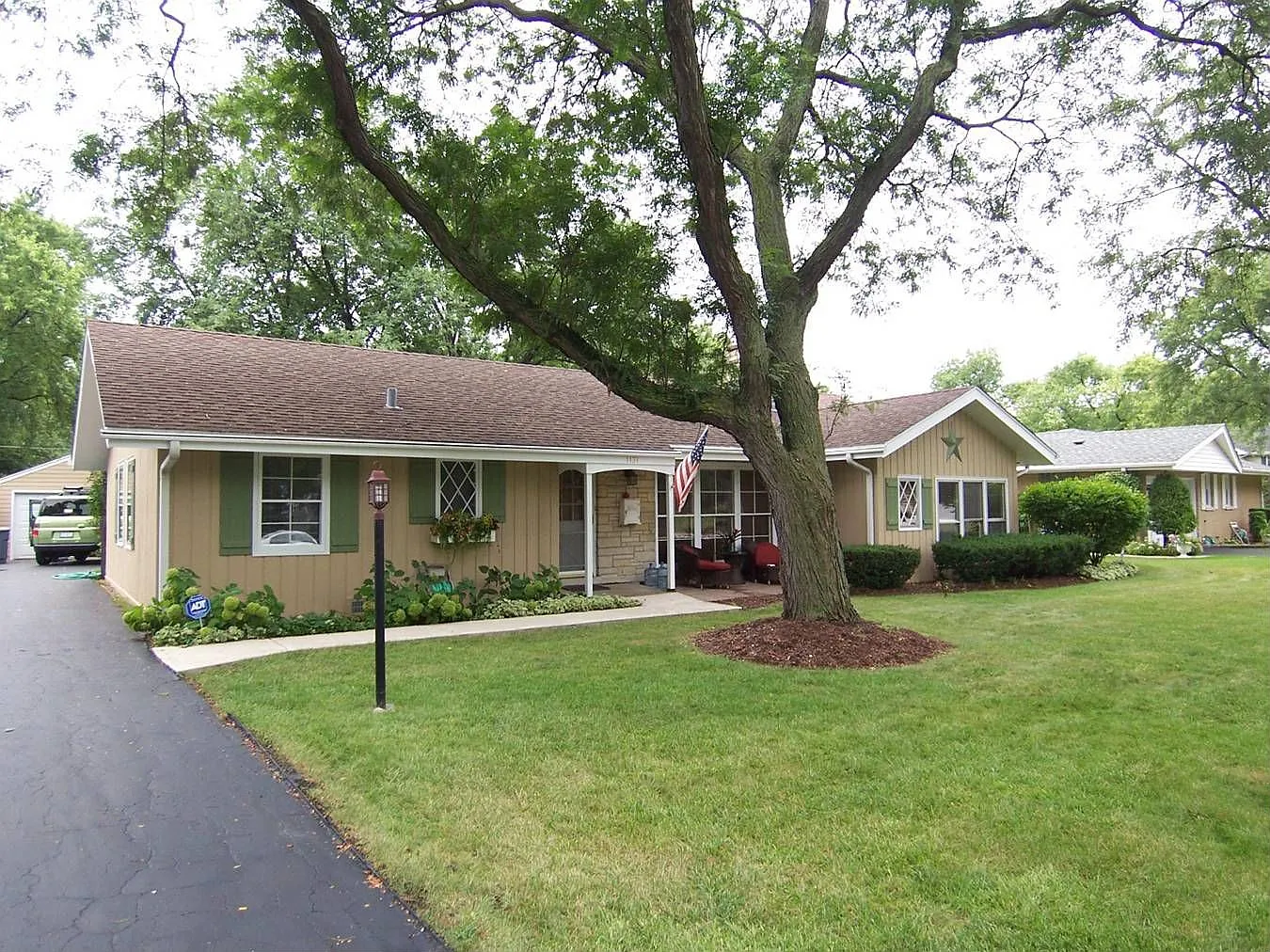 1131 Maple Ln photo 1