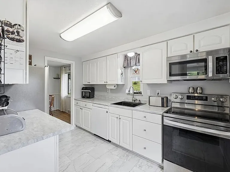 210 Pontiac Ave — Photo 1