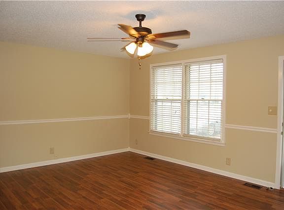 5th image of 435 Cunningham Ln
