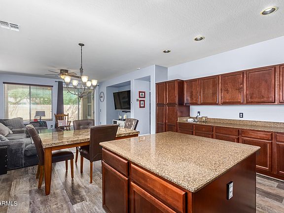 3rd image of 430 W Wisteria Pl
