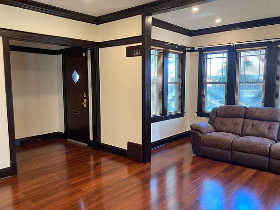 3rd image of 4830 N Tripp Ave
