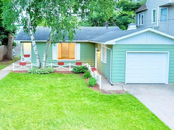 275 Broadway St, Prairie Du Sac, WI 53578