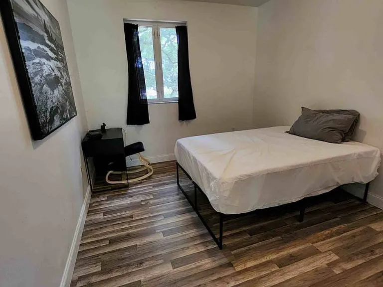 1140 NW 18th Pl — Photo 6