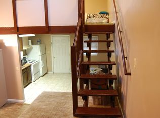 1907 10th St APT 6, Charleston, IL 61920