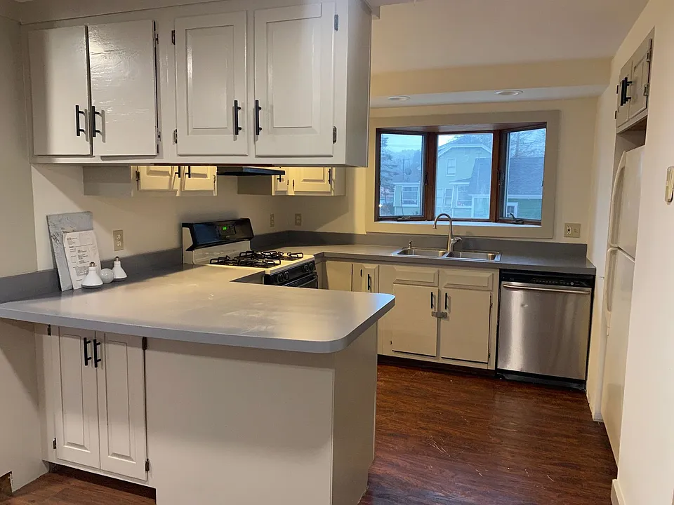 194 Mechanic St.