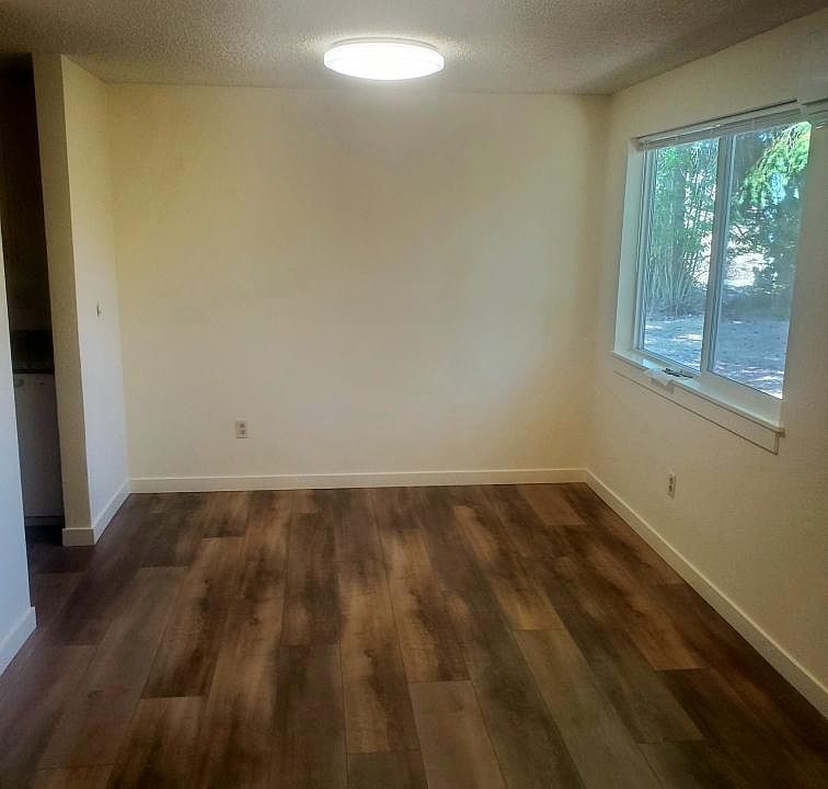 1st image of 1005 W 15th St #B