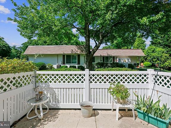 4th image of 3105 Farnborough Ct #257C