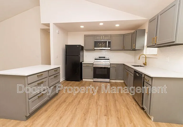 2310 Cushman St — Photo 4