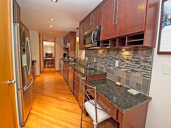 3rd image of 368 Elm Dr