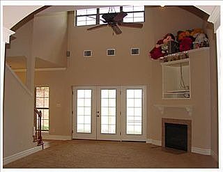 4th image of 605 Dauphine Ln