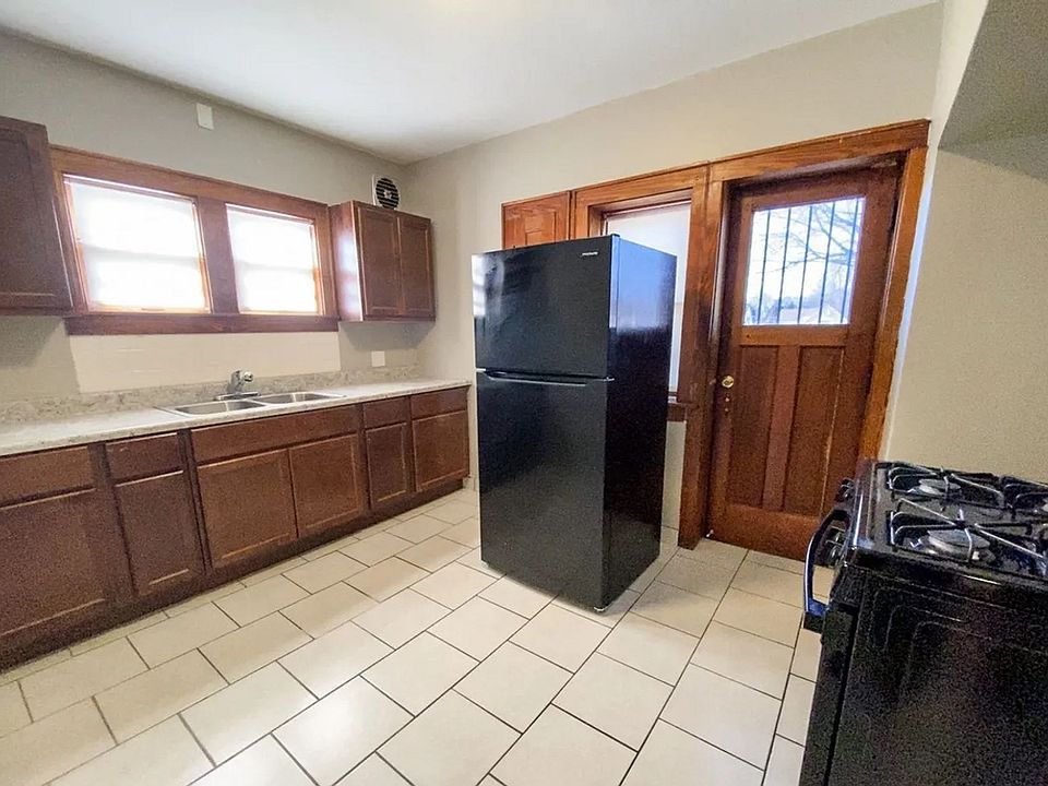 2nd image of 3903 N 40th St #B3490d229