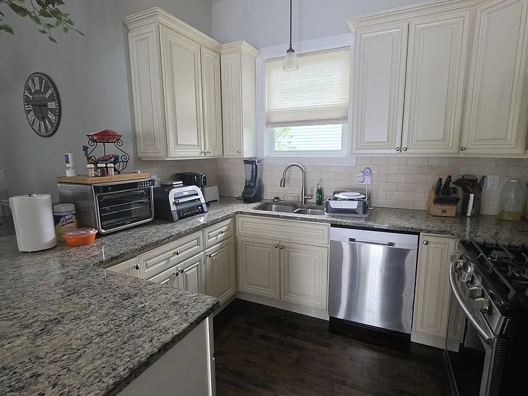 427 Monroe St — Photo 12