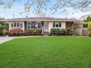 4 Kirby Ln, Commack, NY 11725