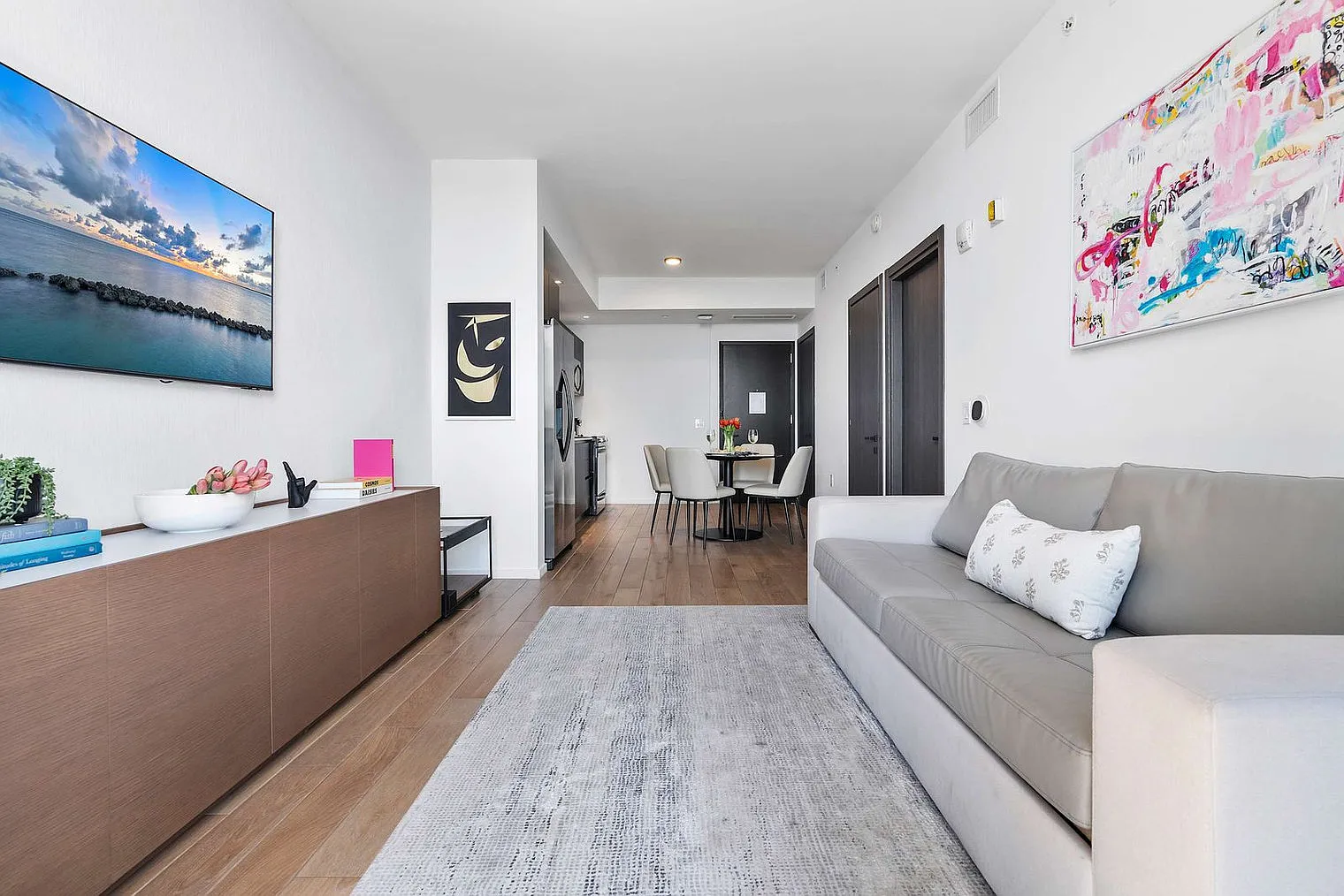 1 bed, 1.0 bath, 678 sqft, $5,220 — Photo 2