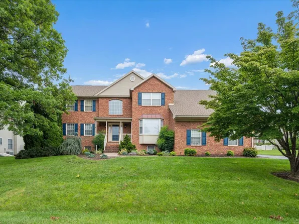 19220 Chippendale Cir, Hagerstown, MD 21742
